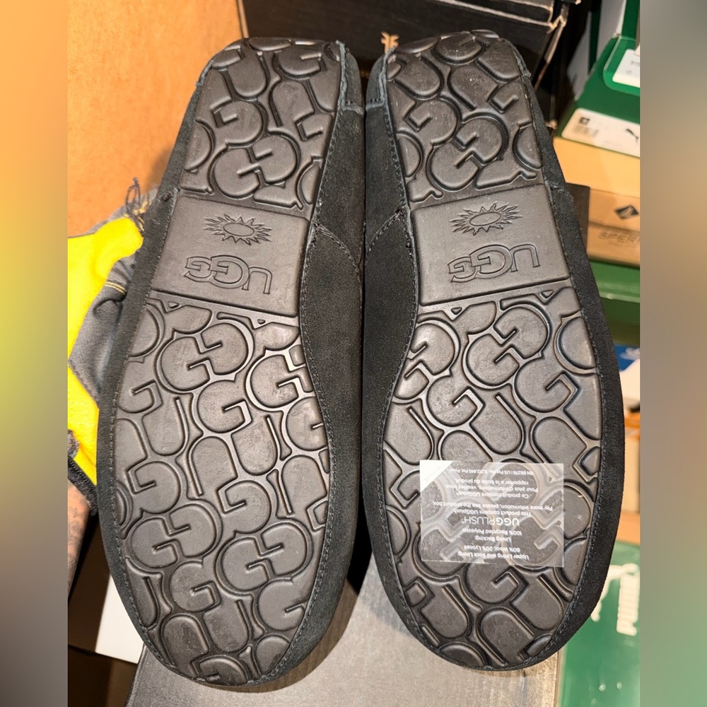 UGG Men's Black Loafers with Gray Lining - Picture 4 of 5